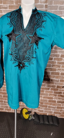 Men's locally made Top with embroidery in the front and on the sleeves. - Picture 6 of 7